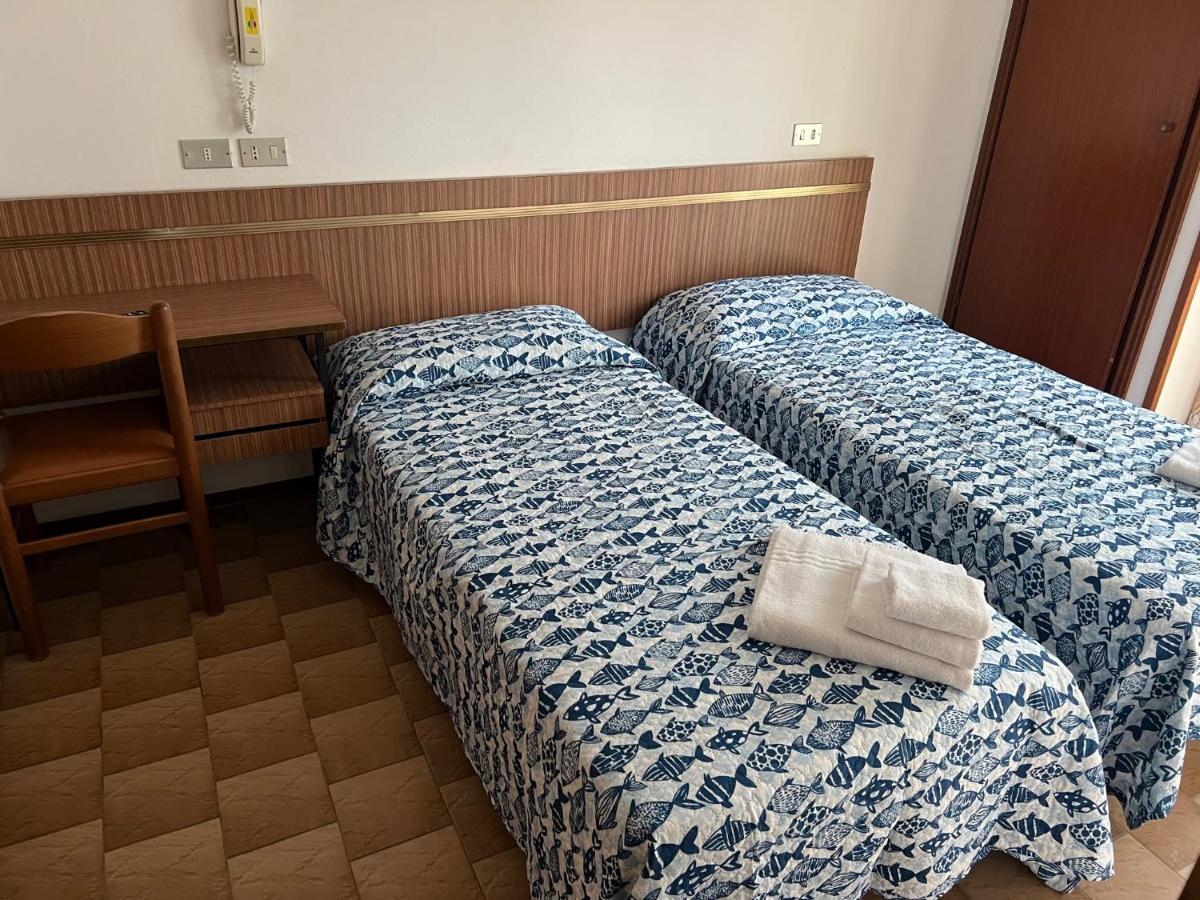 Hotel Estense Rimini Exteriör bild