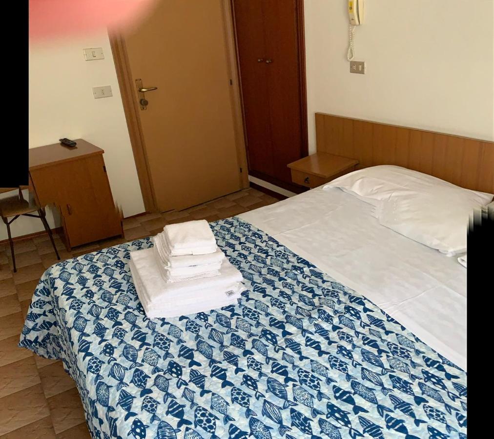 Hotel Estense Rimini Exteriör bild
