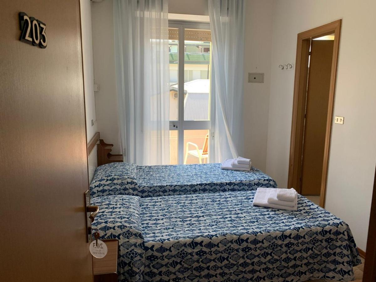 Hotel Estense Rimini Exteriör bild
