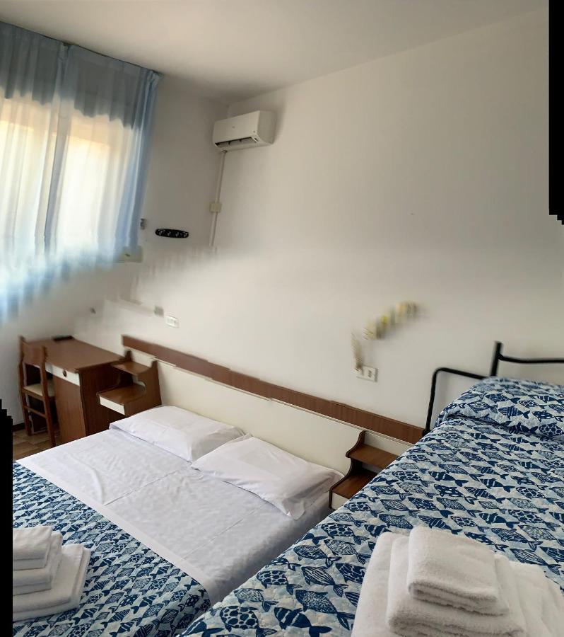 Hotel Estense Rimini Exteriör bild